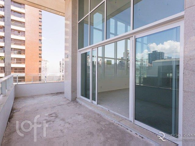 Apartamento com 305m², 4 dormitórios, 4 suítes, 4 vagas, Petrópolis em Porto Alegre