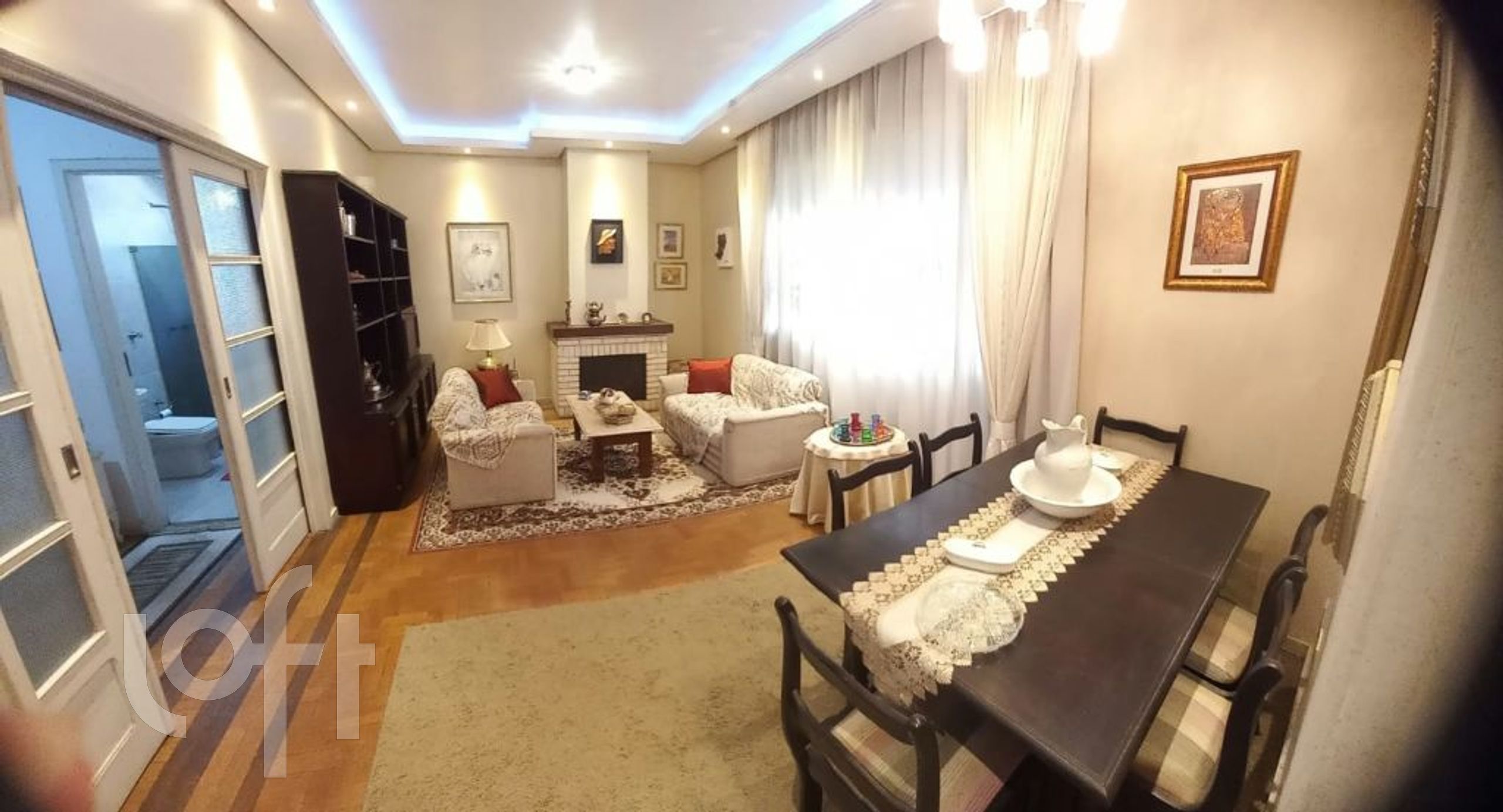 Casa com 236m², 4 dormitórios, 1 suíte, 6 vagas, Petrópolis em Porto Alegre