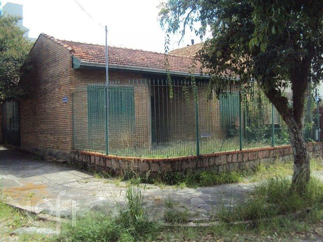 Casa com 184m², 3 dormitórios, 1 suíte, 2 vagas, Vila Ipiranga em Porto Alegre