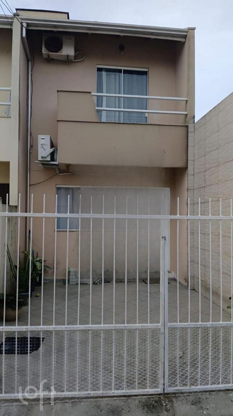 Casa Residencial com 73m², 2 quartos, 1 garagem, no bairro Ariribá em Balneário Camboriú