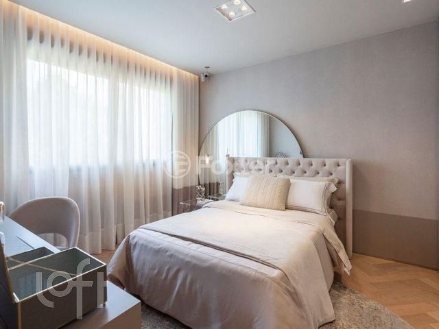 Apartamento com 227m², 3 dormitórios, 3 suítes, 4 vagas, Rio Branco em Porto Alegre