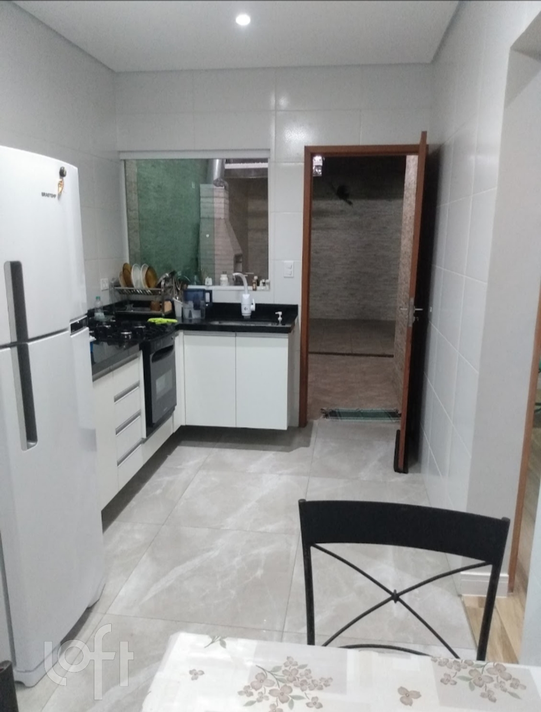 Casa à venda com 2 quartos, 100m² - Foto 2