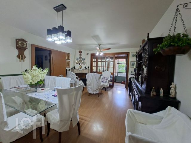 Apartamento com 106m², 4 dormitórios, 1 suíte, 1 vaga, Moinhos de Vento em Porto Alegre