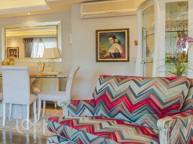 Apartamento com 121m², 3 dormitórios, 1 suíte, 2 vagas, Moinhos de Vento em Porto Alegre