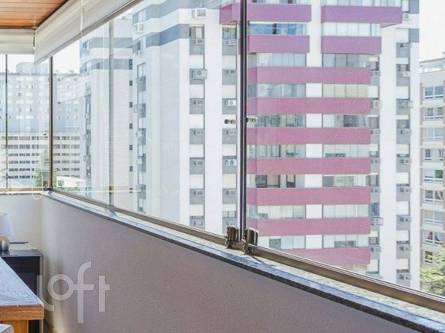 Apartamento com 121m², 3 dormitórios, 1 suíte, 2 vagas, Moinhos de Vento em Porto Alegre