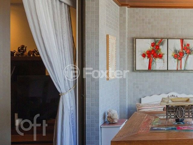 Apartamento com 121m², 3 dormitórios, 1 suíte, 2 vagas, Moinhos de Vento em Porto Alegre