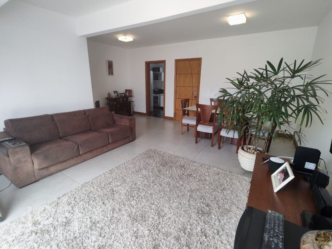 Apartamento à venda com 3 quartos, 181m² - Foto 2