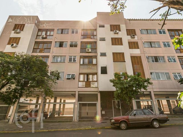 Apartamento com 229m², 3 dormitórios, 1 suíte, 2 vagas, Petrópolis em Porto Alegre