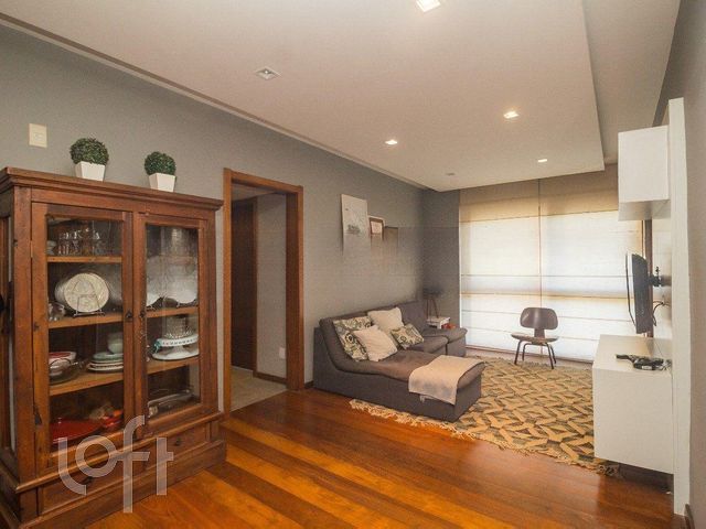 Apartamento com 221m², 3 dormitórios, 1 suíte, 2 vagas, Auxiliadora em Porto Alegre