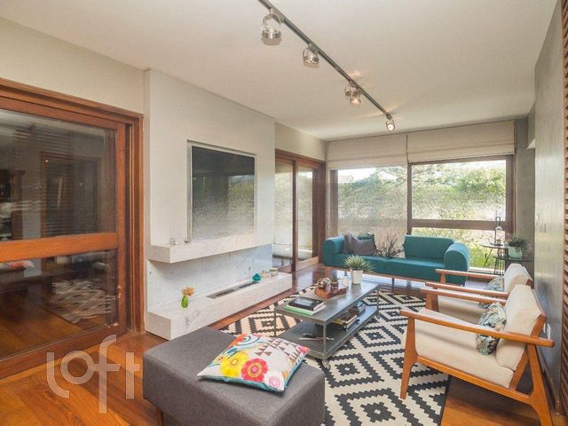 Apartamento com 221m², 3 dormitórios, 1 suíte, 2 vagas, Auxiliadora em Porto Alegre