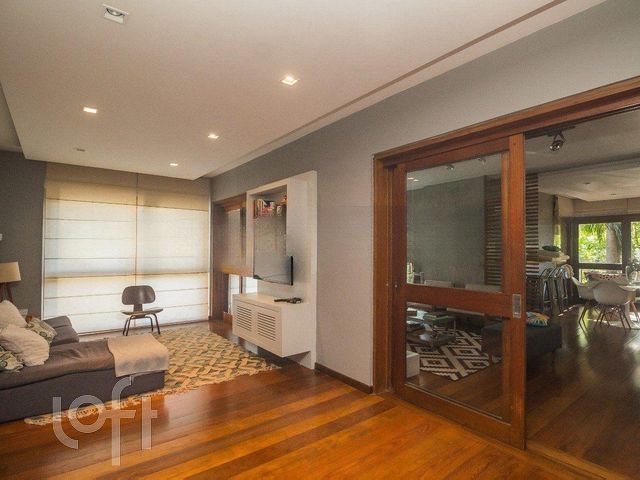 Apartamento com 221m², 3 dormitórios, 1 suíte, 2 vagas, Auxiliadora em Porto Alegre