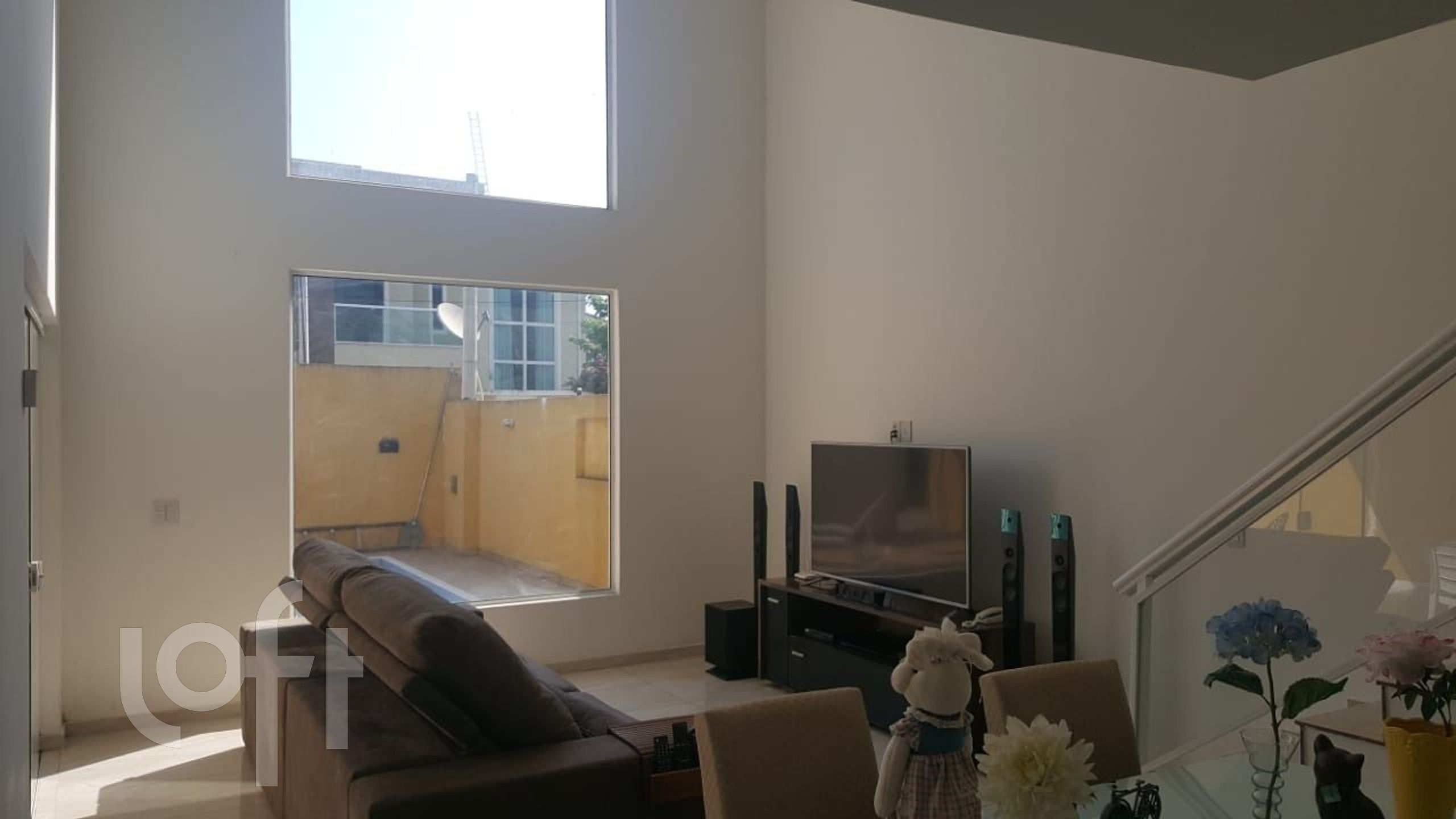 Venda de Casa em Condomínio com 3 quarto(s), por R$ 860.0 mil em Vargem Pequena.