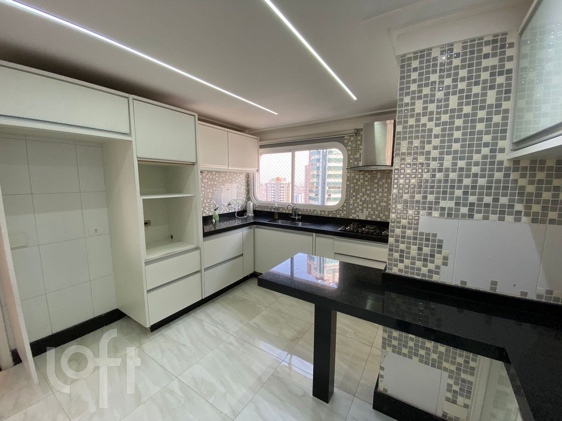 Apartamento à venda com 4 quartos, 234m² - Foto 10