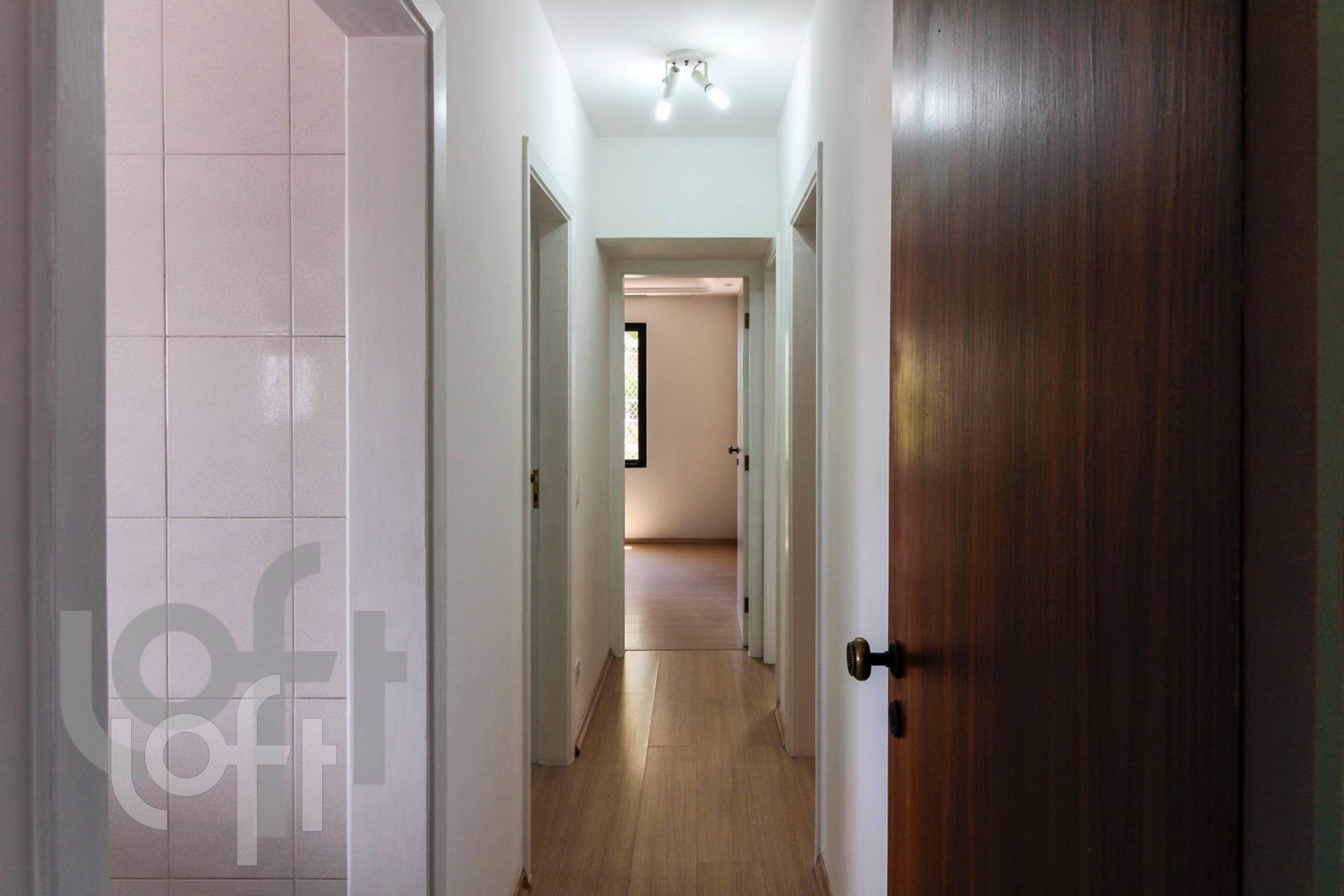 Apartamento à venda com 3 quartos, 130m² - Foto 2