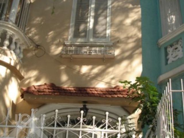 Casa com 1m², 4 dormitórios, 1 suíte, 2 vagas, Rio Branco em Porto Alegre