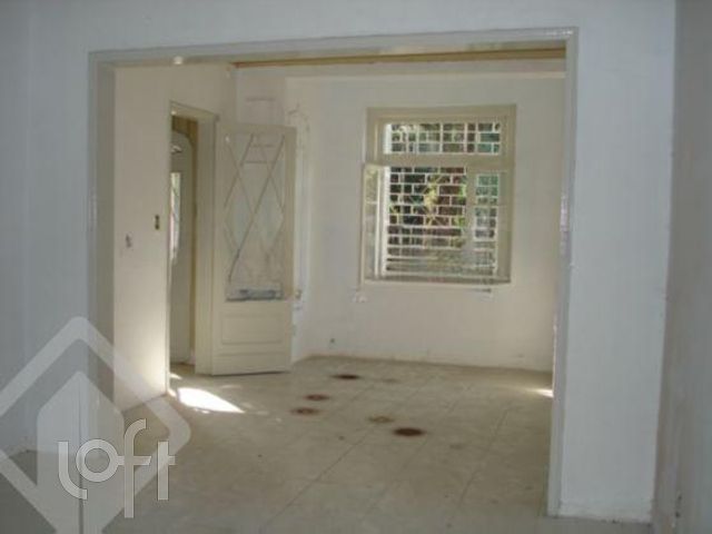 Casa com 1m², 4 dormitórios, 1 suíte, 2 vagas, Rio Branco em Porto Alegre