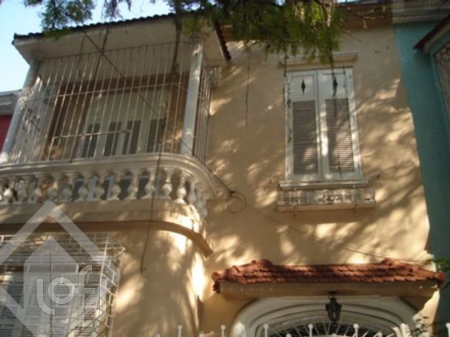 Casa com 1m², 4 dormitórios, 1 suíte, 2 vagas, Rio Branco em Porto Alegre