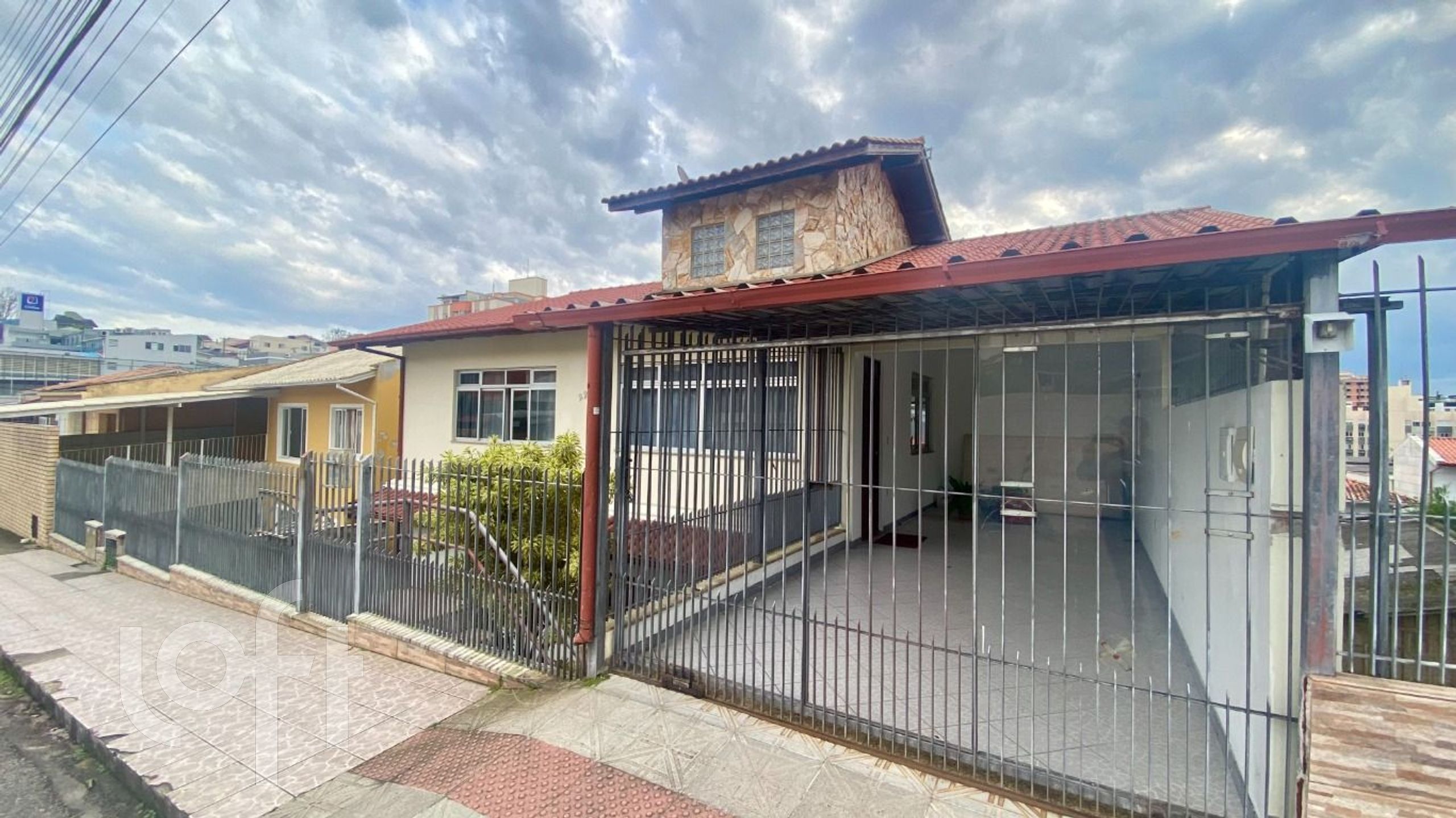 Casa Residencial com 200m², 4 quartos, 4 suítes, 2 garagens, no bairro Jardim Atlântico em Florianópolis