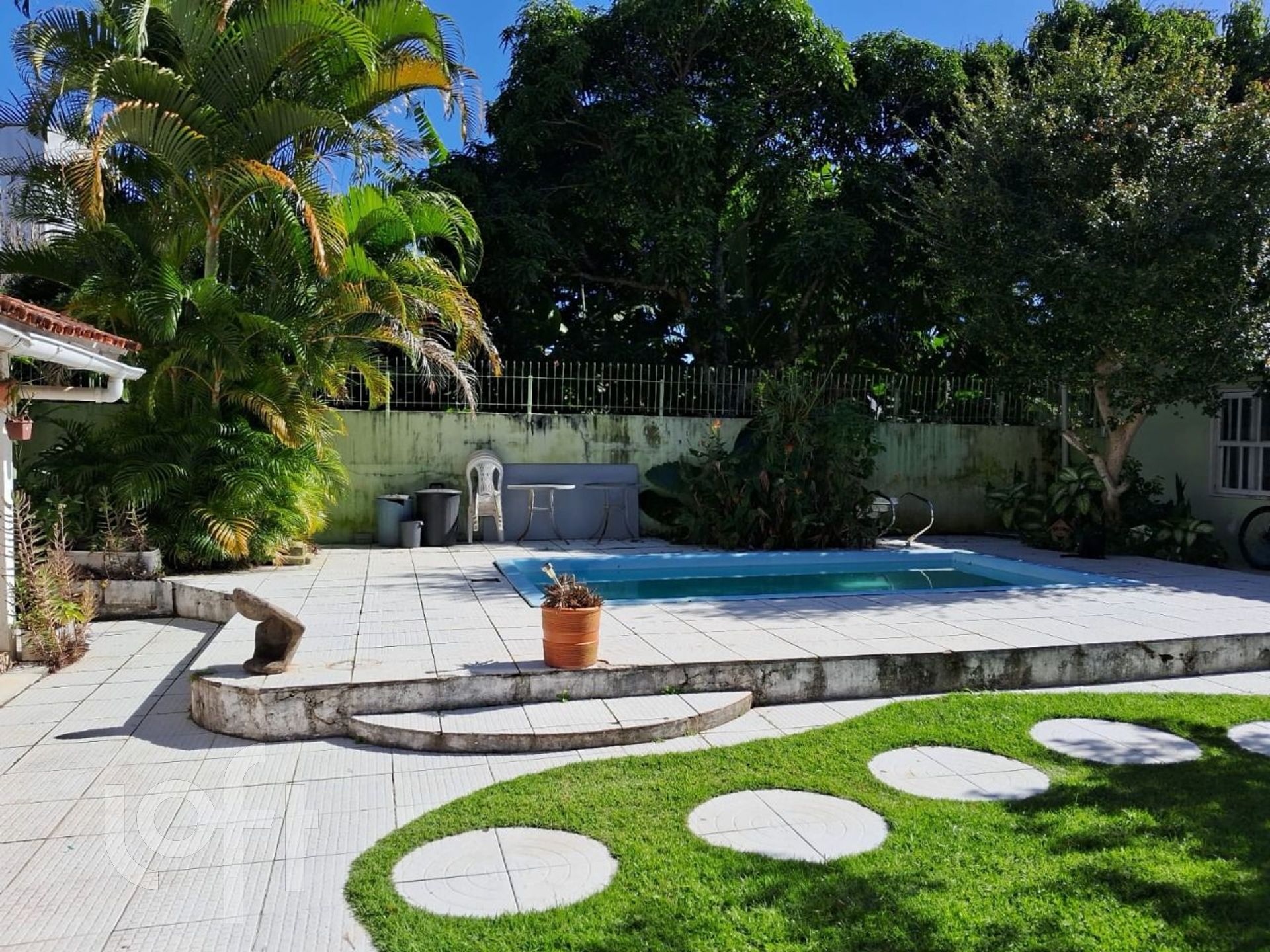 Casa à venda em Córrego Grande com 211 m², 3 quartos, 1 suíte, 3 vagas