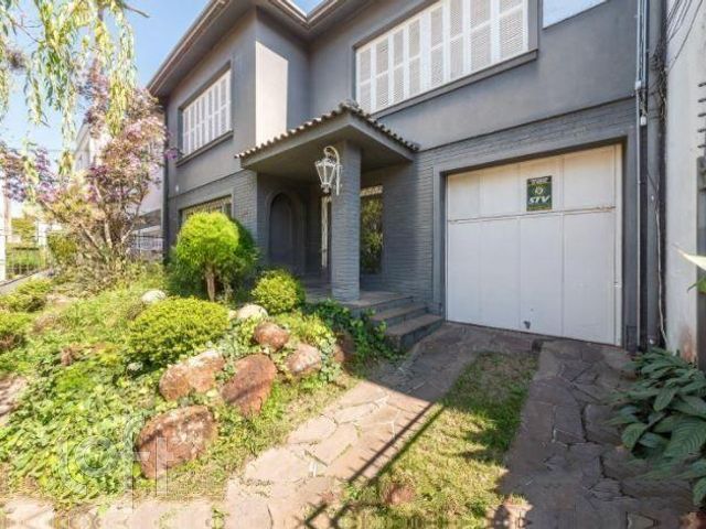 Casa com 286m², 3 dormitórios, 1 suíte, 3 vagas, Menino Deus em Porto Alegre