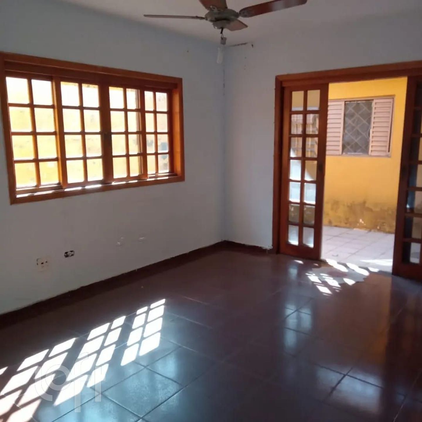 Casa à venda com 4 quartos, 135m² - Foto 1