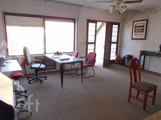 Casa com 245m², 8 dormitórios, 2 vagas, Menino Deus em Porto Alegre