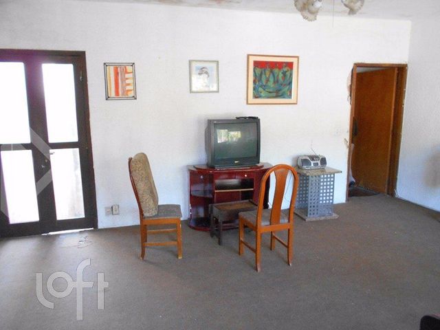 Casa com 245m², 8 dormitórios, 2 vagas, Menino Deus em Porto Alegre