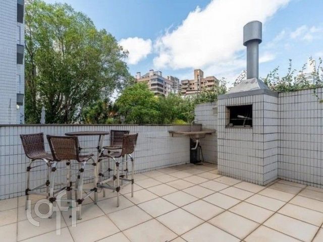Apartamento com 102m², 1 dormitório, 1 suíte, 2 vagas, Petrópolis em Porto Alegre