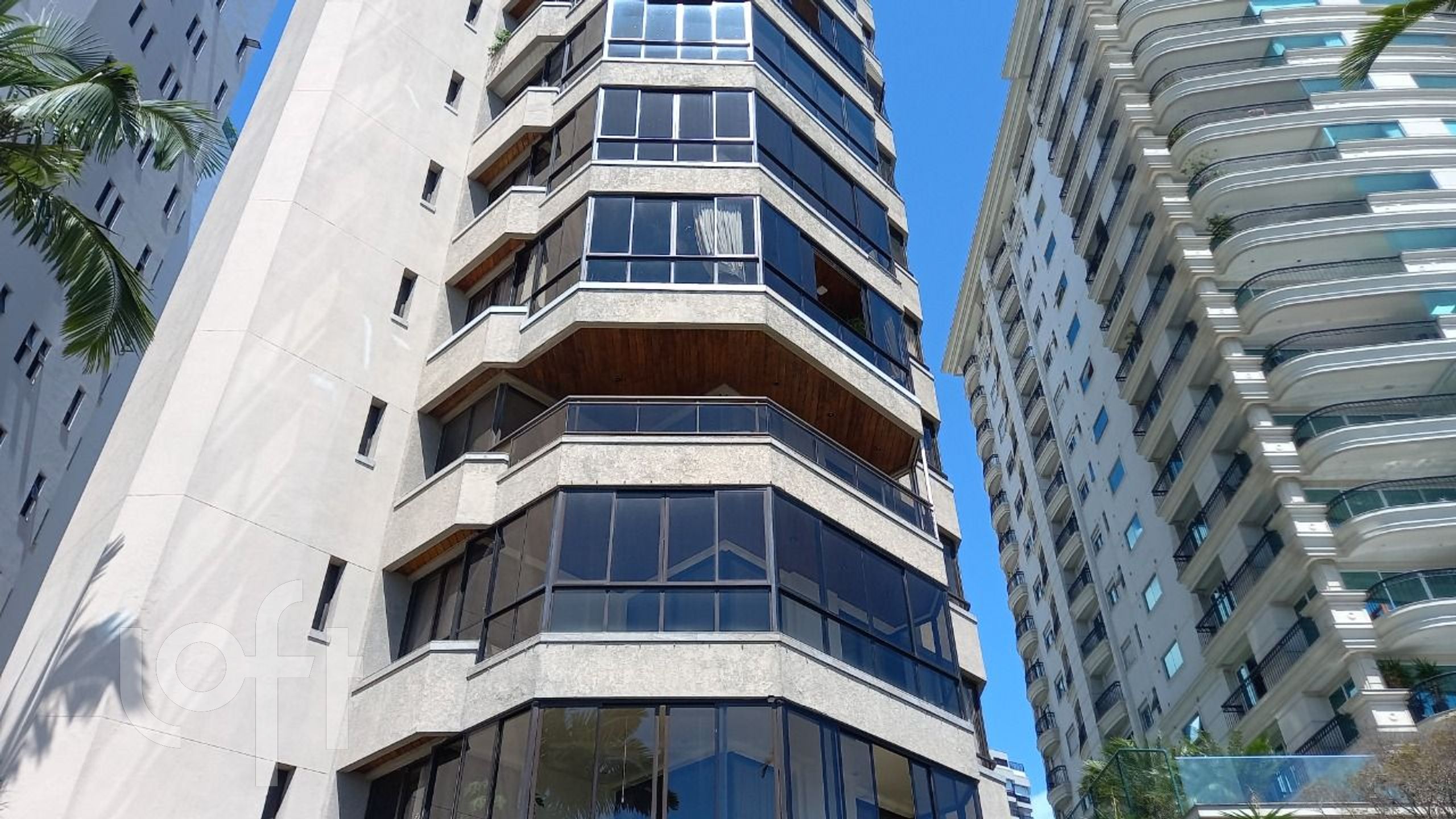 Apartamentos com 283m², 3 quartos, 2 suítes, 2 garagens, no bairro Agronômica em Florianópolis