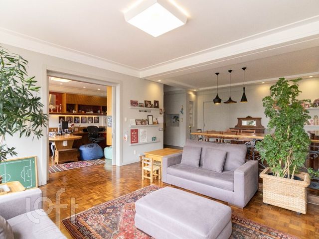 Apartamento com 188m², 3 dormitórios, 1 suíte, 2 vagas, Moinhos de Vento em Porto Alegre