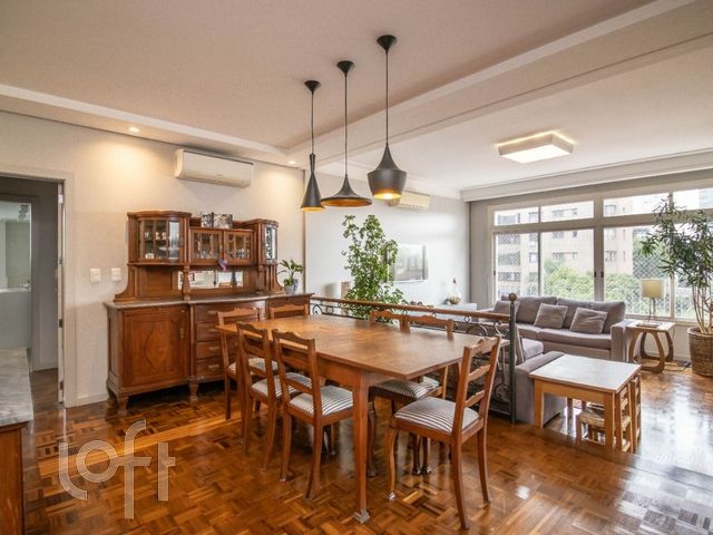 Apartamento com 188m², 3 dormitórios, 1 suíte, 2 vagas, Moinhos de Vento em Porto Alegre