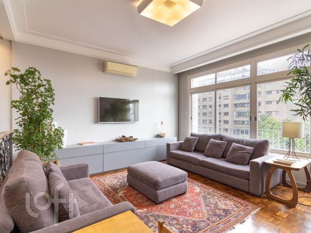 Apartamento com 188m², 3 dormitórios, 1 suíte, 2 vagas, Moinhos de Vento em Porto Alegre