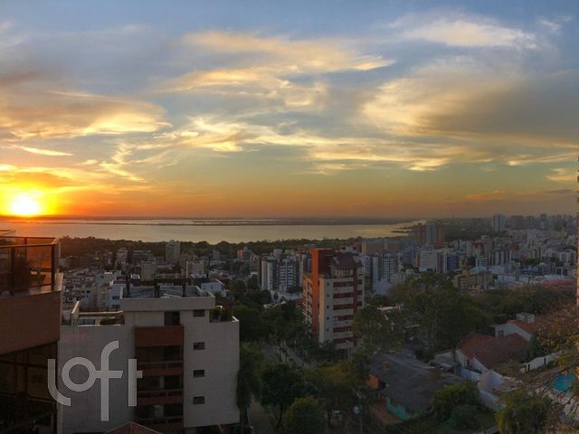 Apartamento com 310m², 3 dormitórios, 1 suíte, 3 vagas, Menino Deus em Porto Alegre