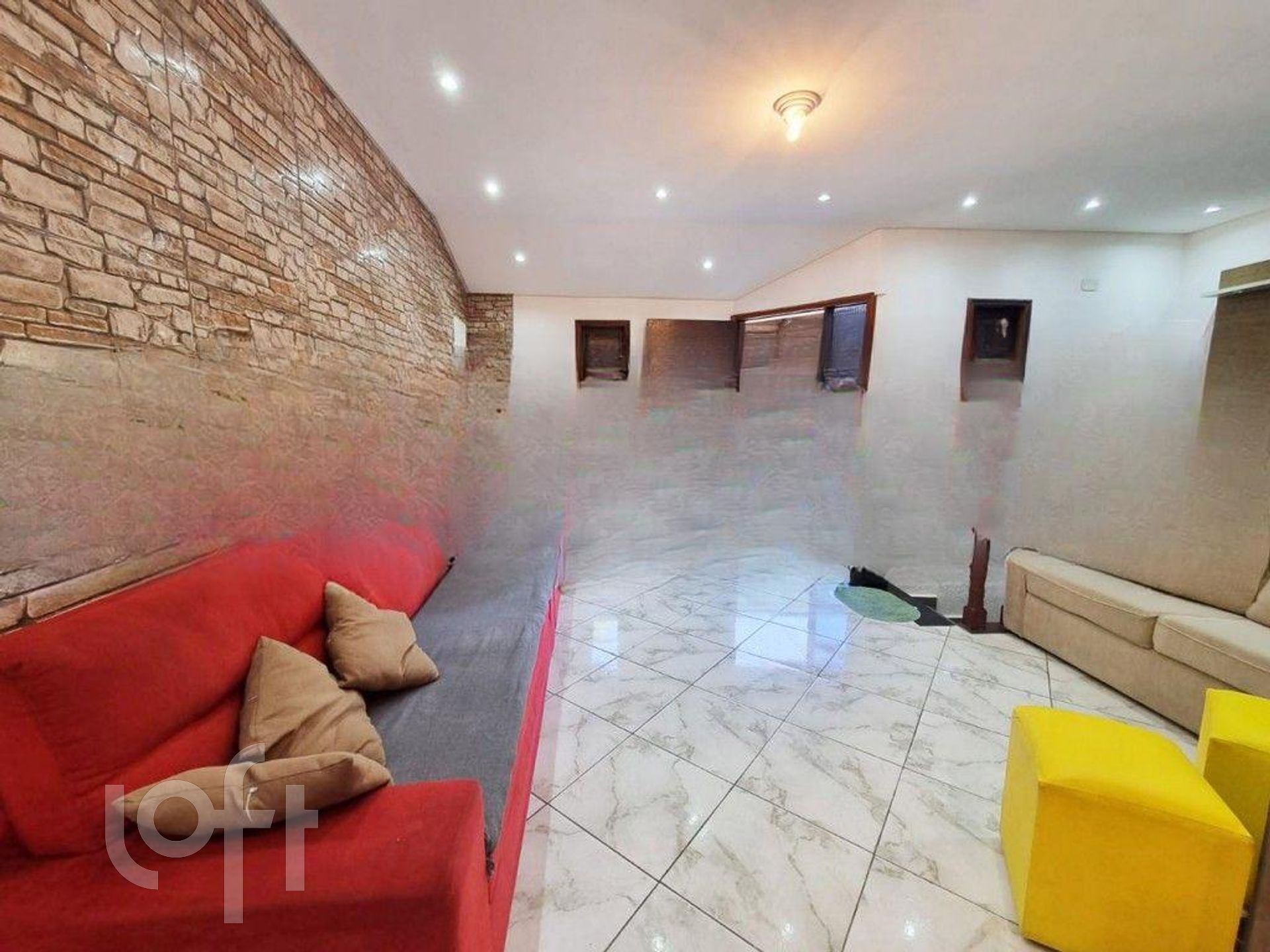 Casa à venda com 2 quartos, 110m² - Foto 1