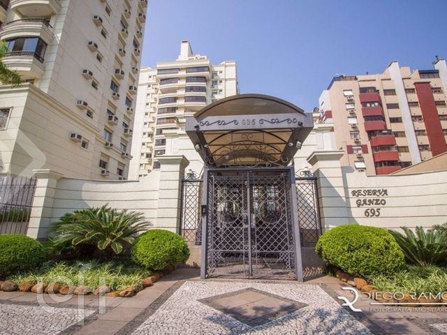 Apartamento com 133m², 3 dormitórios, 1 suíte, 2 vagas, Menino Deus em Porto Alegre