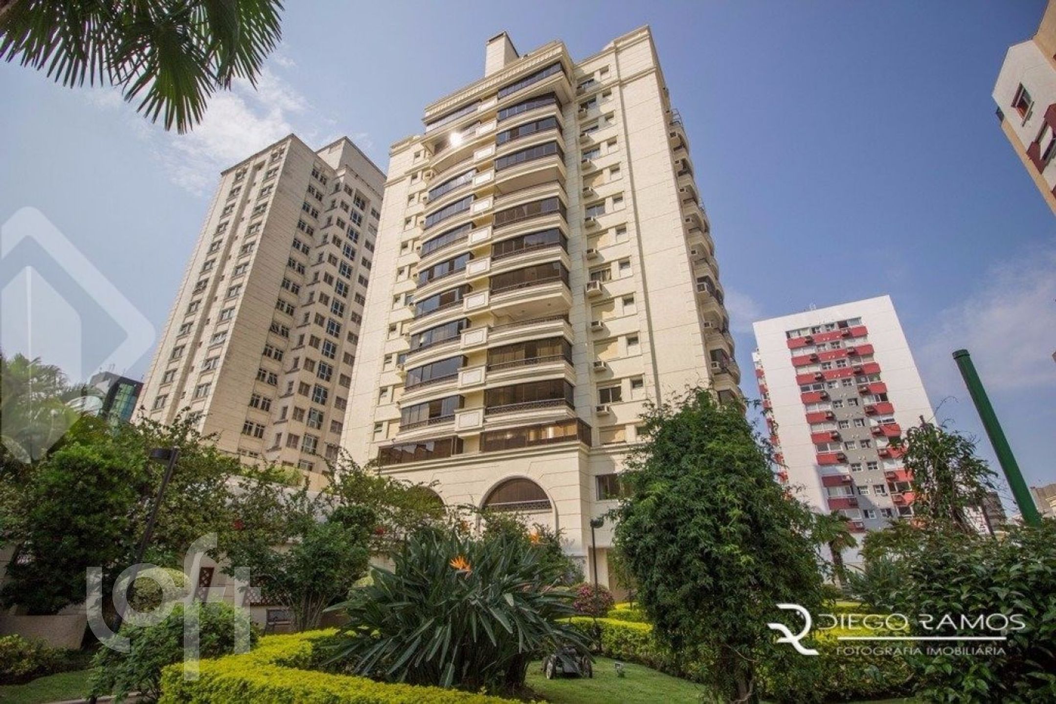 Apartamento com 133m², 3 dormitórios, 1 suíte, 2 vagas, Menino Deus em Porto Alegre