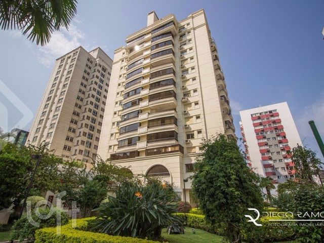 Apartamento com 133m², 3 dormitórios, 1 suíte, 2 vagas, Menino Deus em Porto Alegre