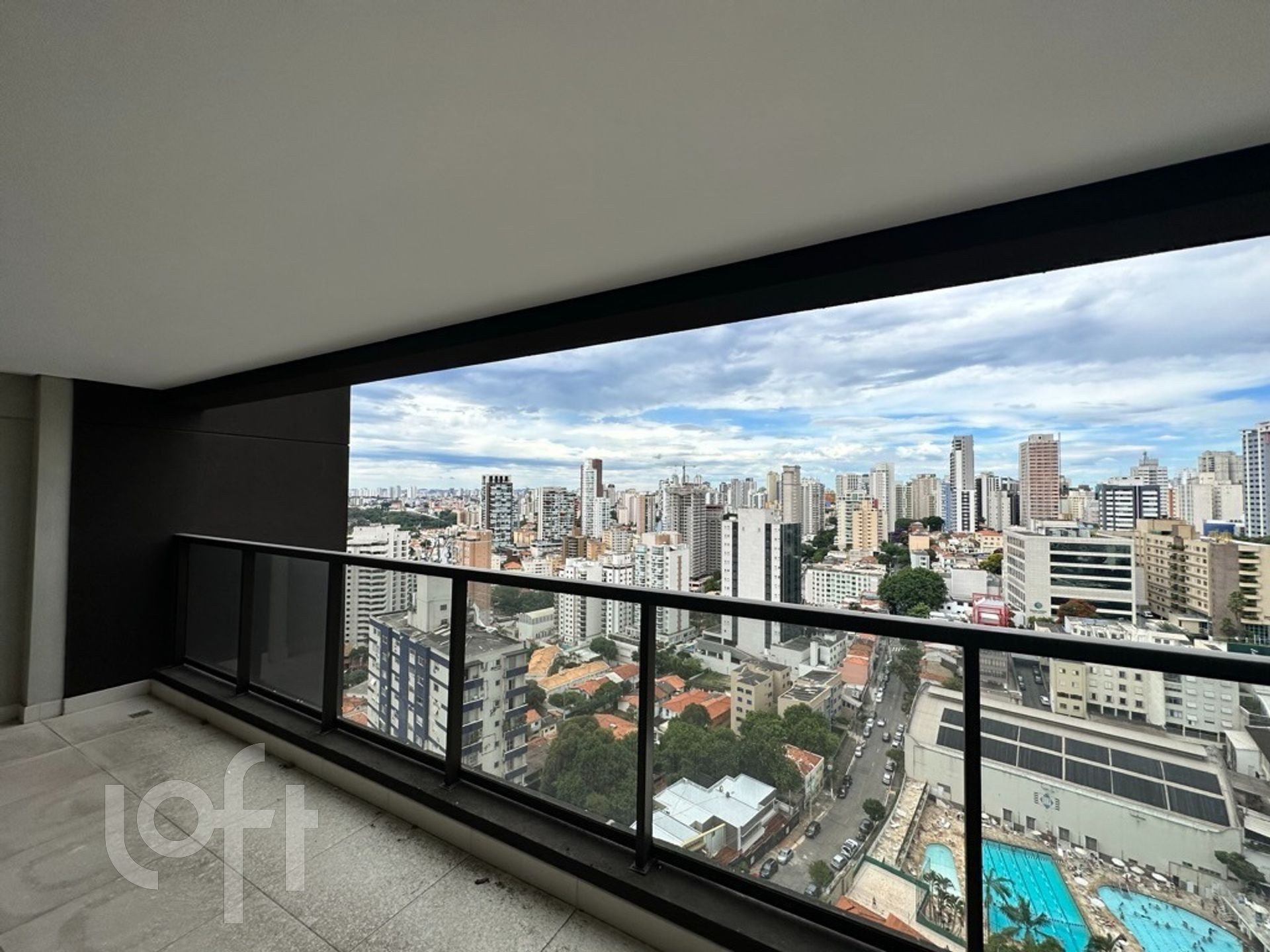 Apartamento à venda com 3 quartos, 158m² - Foto 2