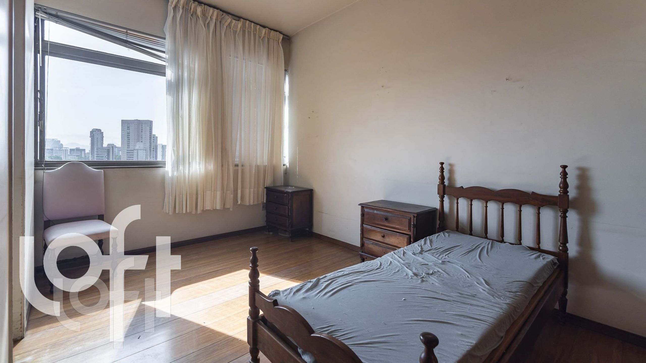 Apartamento à venda com 4 quartos, 140m² - Foto 2