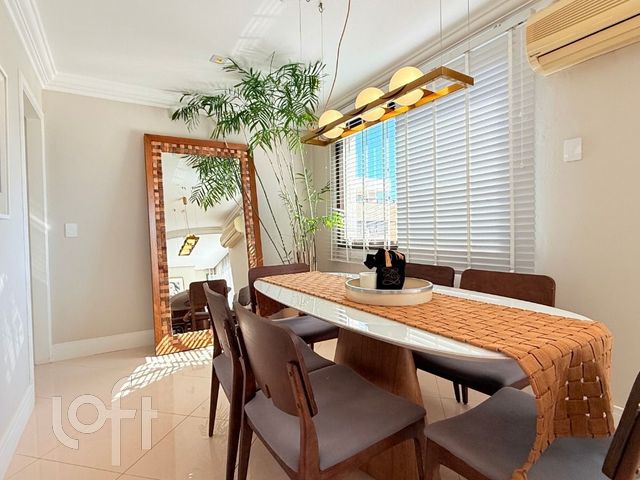 Apartamento com 242m², 3 dormitórios, 1 suíte, 3 vagas, Petrópolis em Porto Alegre