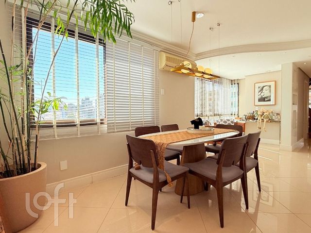 Apartamento com 242m², 3 dormitórios, 1 suíte, 3 vagas, Petrópolis em Porto Alegre