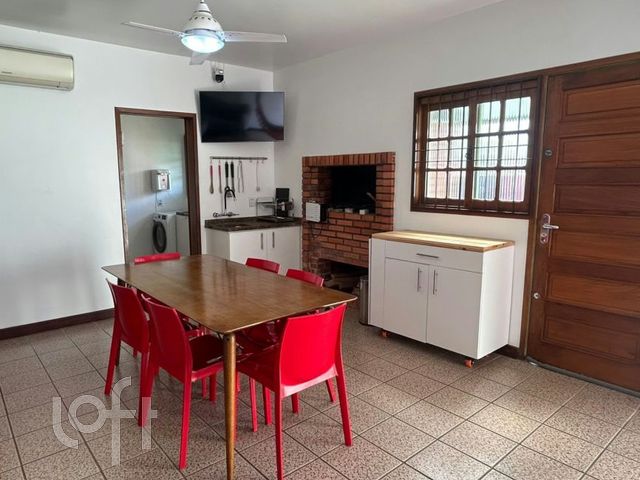 Casa com 240m², 3 dormitórios, 1 suíte, 3 vagas, Vila Ipiranga em Porto Alegre