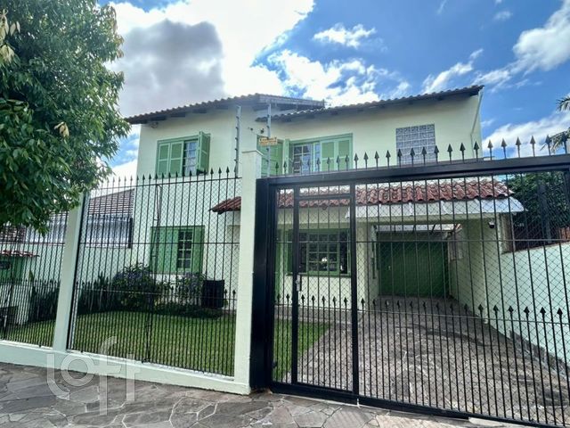 Casa com 240m², 3 dormitórios, 1 suíte, 3 vagas, Vila Ipiranga em Porto Alegre