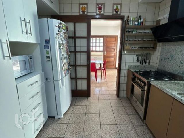 Casa com 240m², 3 dormitórios, 1 suíte, 3 vagas, Vila Ipiranga em Porto Alegre