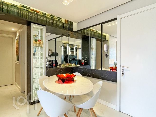 Apartamento com 63m², 2 dormitórios, 1 suíte, 2 vagas, Cidade Baixa em Porto Alegre