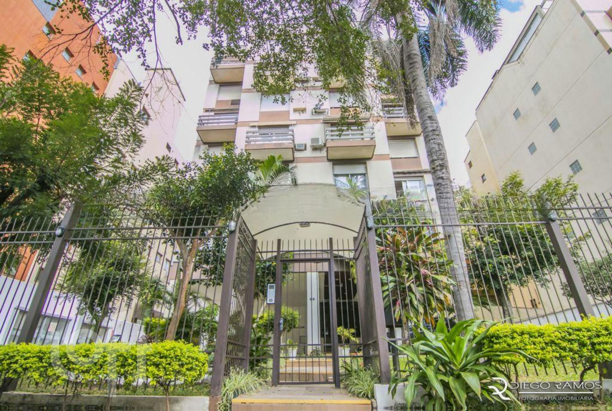Apartamento com 104m², 3 dormitórios, 1 suíte, 1 vaga, Petrópolis em Porto Alegre