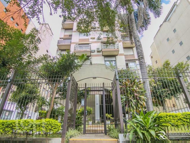 Apartamento com 104m², 3 dormitórios, 1 suíte, 1 vaga, Petrópolis em Porto Alegre