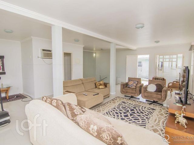 Casa com 315m², 4 dormitórios, 4 suítes, 4 vagas, Vila Ipiranga em Porto Alegre