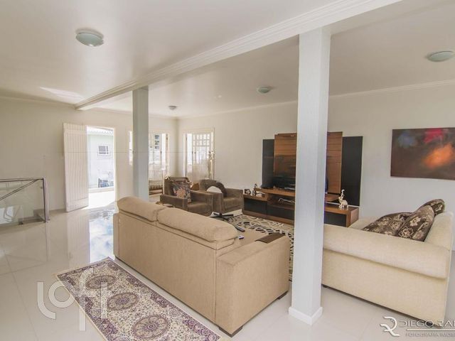 Casa com 315m², 4 dormitórios, 4 suítes, 4 vagas, Vila Ipiranga em Porto Alegre