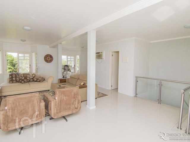 Casa com 315m², 4 dormitórios, 4 suítes, 4 vagas, Vila Ipiranga em Porto Alegre